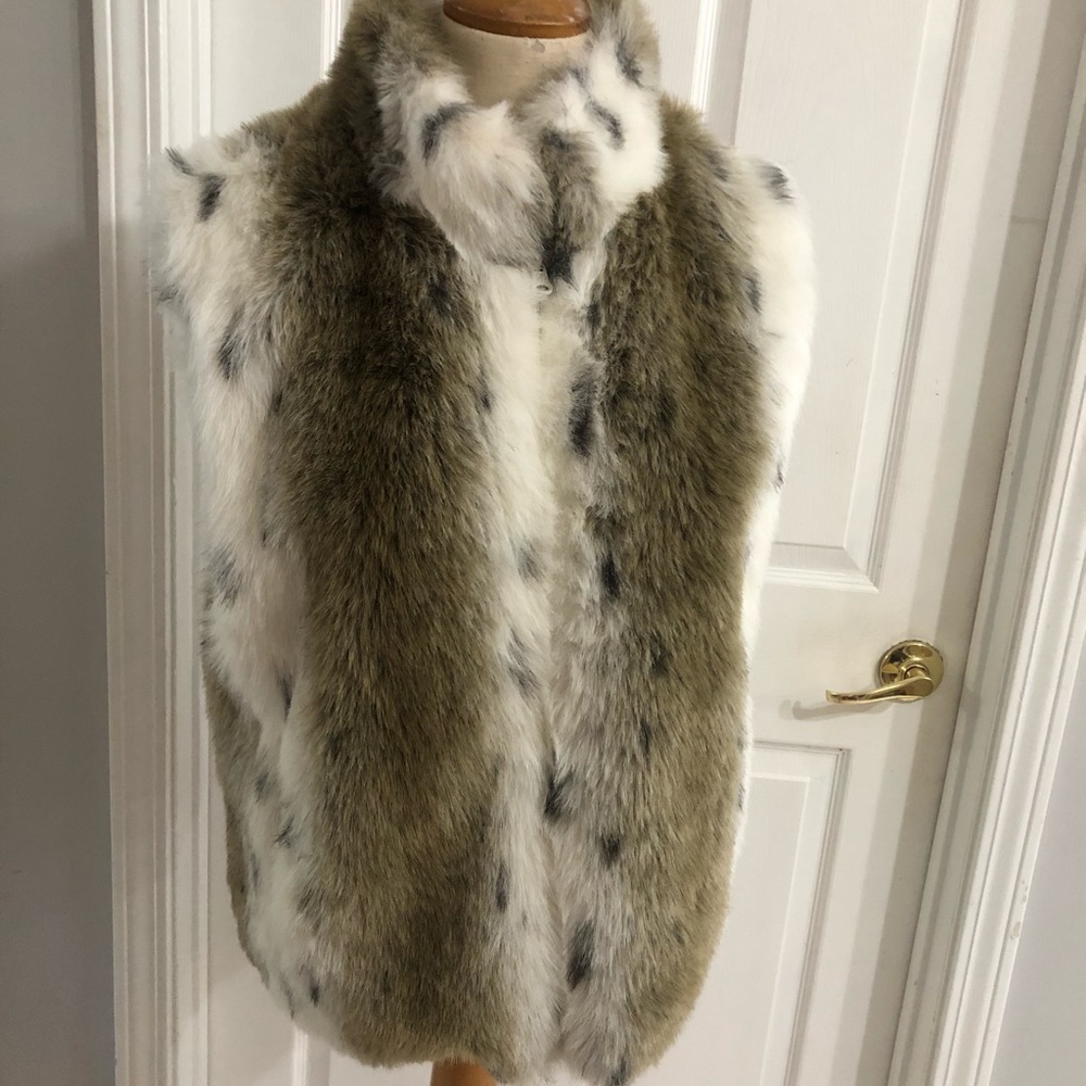 Faux fur zip up vest size L/XL